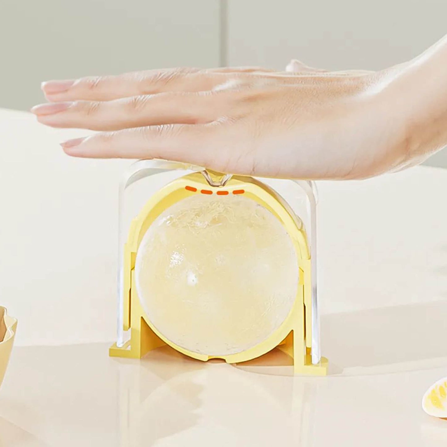 Dust-proof Ice Cube Mold with Lid for Easy Demoulding